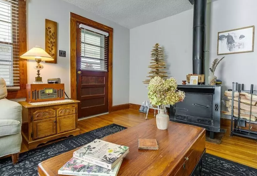 Pet Friendly Topton Home W/ Patio, Deck & Views!