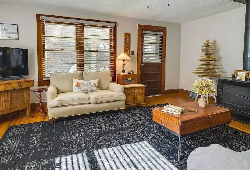 Pet Friendly Topton Home W/ Patio, Deck & Views!