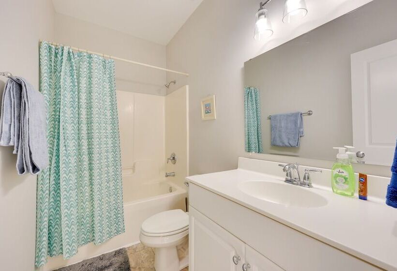 Pet Friendly Wilmington Home   2 Mi To Riverwalk