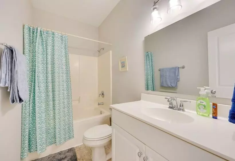 Pet Friendly Wilmington Home   2 Mi To Riverwalk