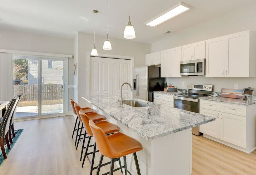 Pet Friendly Wilmington Home   2 Mi To Riverwalk