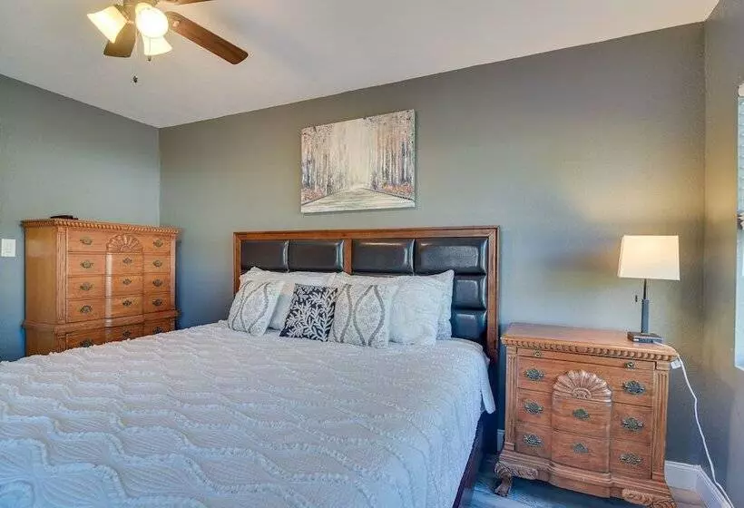 Pinellas Park Escape W/ Heated Pool!