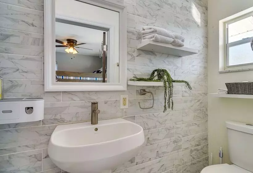 Pinellas Park Escape W/ Heated Pool!