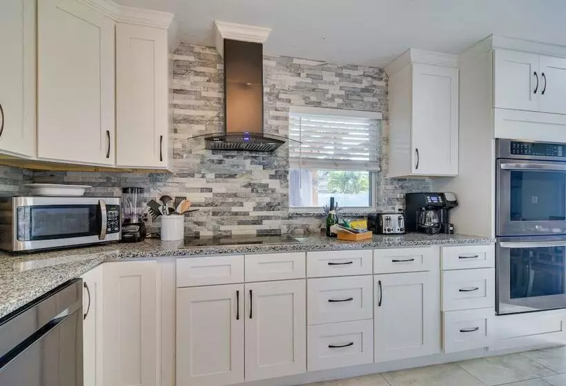 Pinellas Park Escape W/ Heated Pool!