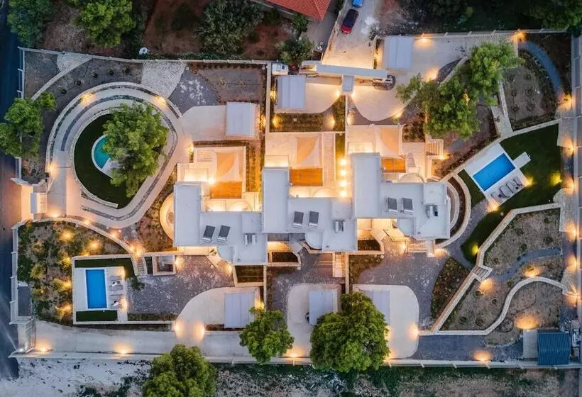 اقامتگاه Cavos Boutique Homes