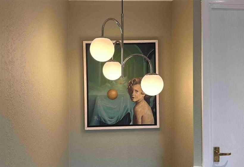 إقامة Remarkable 2 Bed House In Northolt