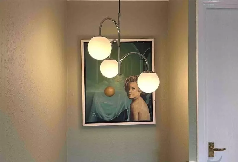 Residenssi Remarkable 2 Bed House In Northolt