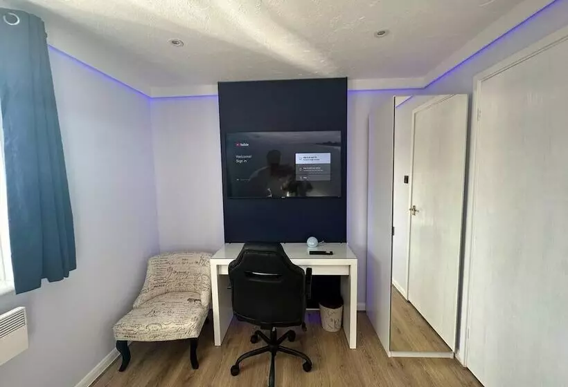 Residenssi Remarkable 2 Bed House In Northolt