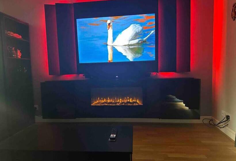 إقامة Remarkable 2 Bed House In Northolt