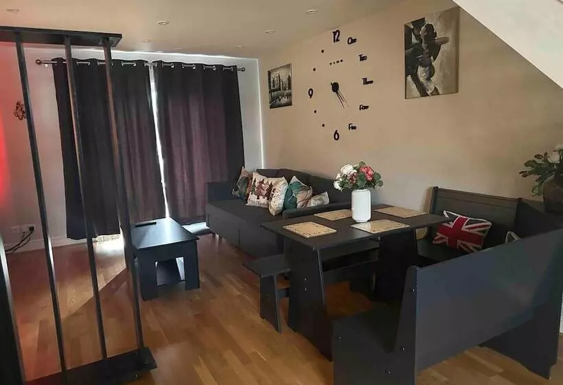 Residenssi Remarkable 2 Bed House In Northolt