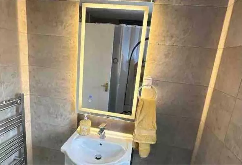 Residenssi Remarkable 2 Bed House In Northolt