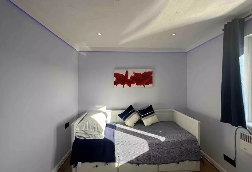 Residenssi Remarkable 2 Bed House In Northolt