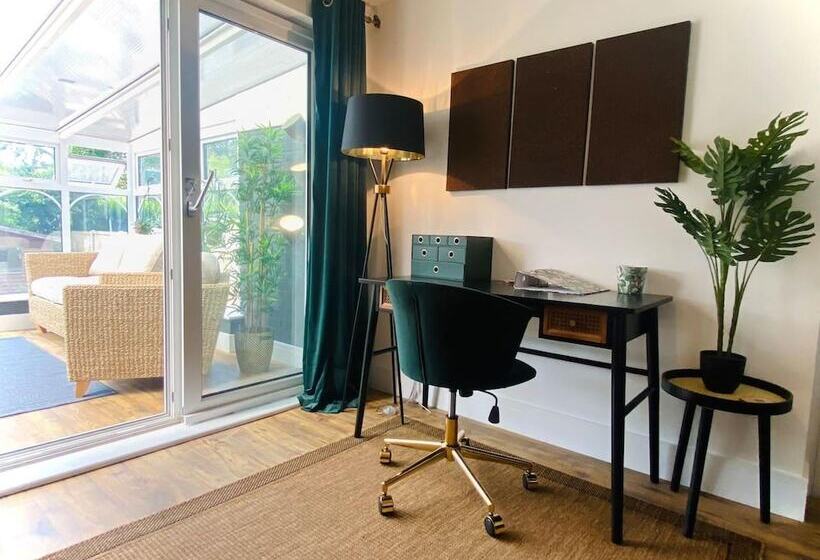 Резиденция Tranquil Bridge Escape