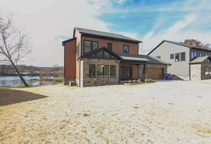 Riverfront Cotter Home: Close To Trout Fishing!