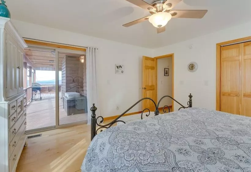 Spacious Murphy Retreat W/ Decks & Game Room!