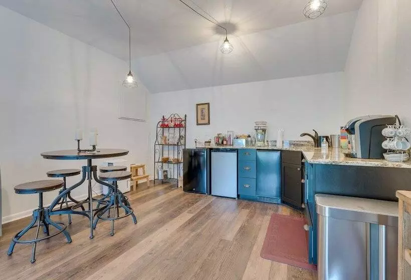 Spacious Murphy Retreat W/ Decks & Game Room!