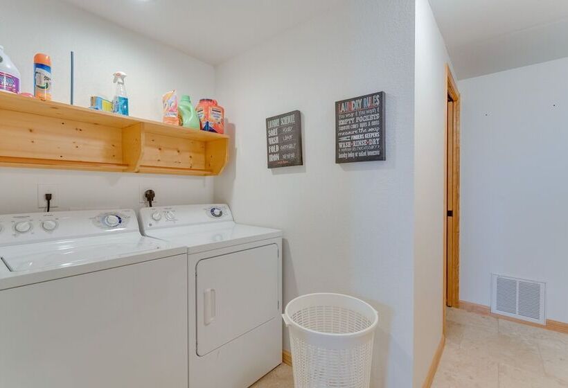 Spacious Murphy Retreat W/ Decks & Game Room!