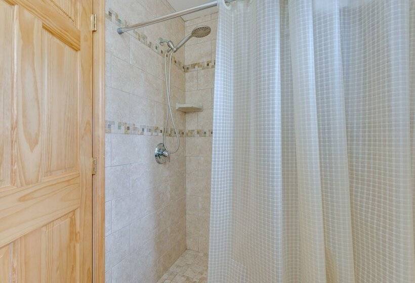 Spacious Murphy Retreat W/ Decks & Game Room!