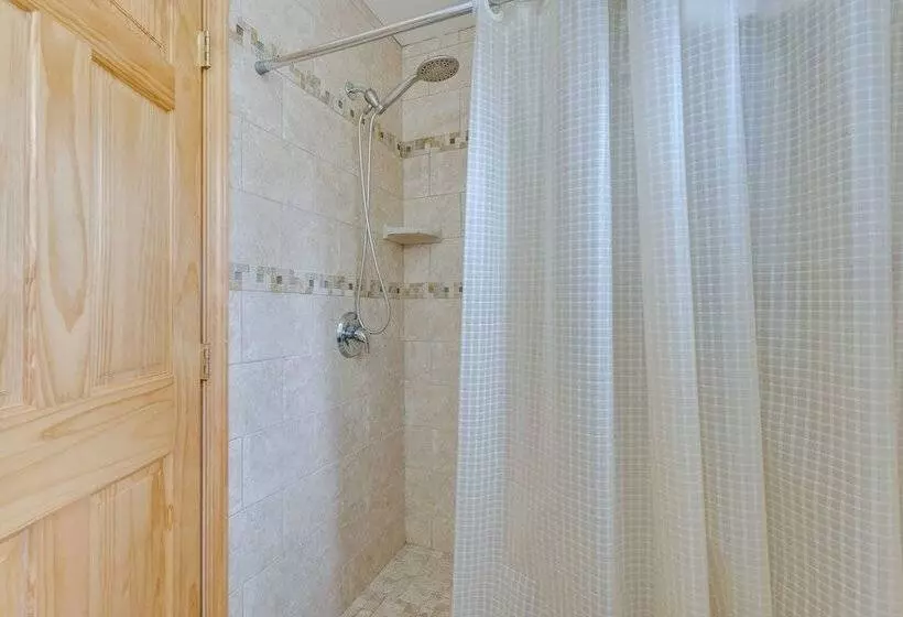 Spacious Murphy Retreat W/ Decks & Game Room!