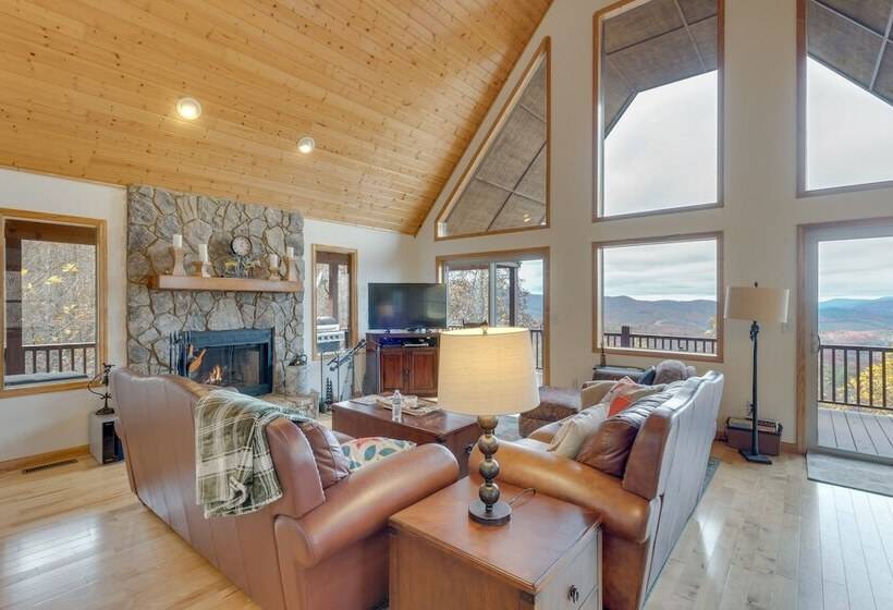 Spacious Murphy Retreat W/ Decks & Game Room!