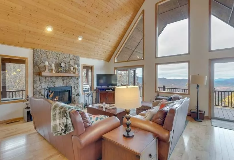 Spacious Murphy Retreat W/ Decks & Game Room!