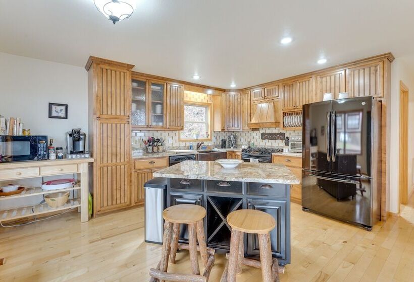 Spacious Murphy Retreat W/ Decks & Game Room!