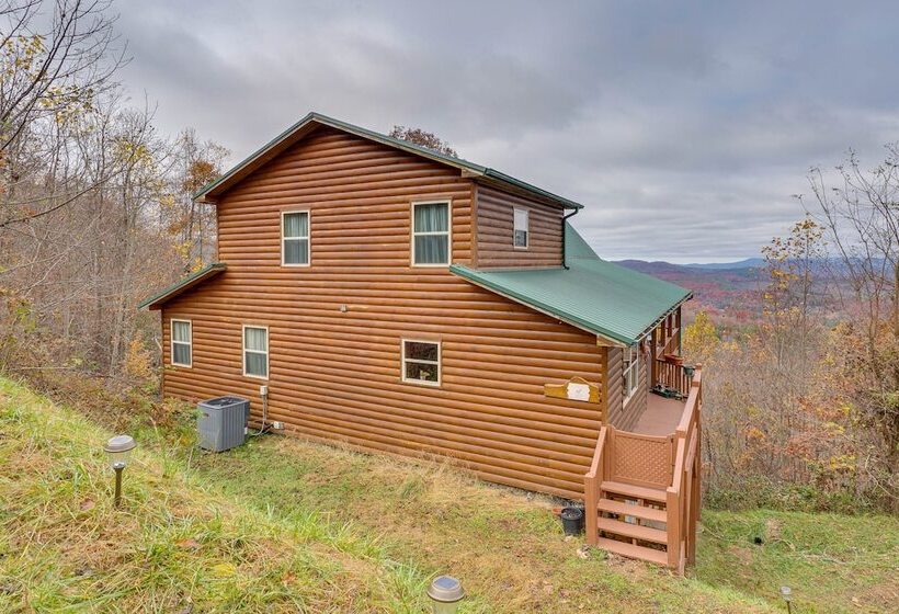 Spacious Murphy Retreat W/ Decks & Game Room!