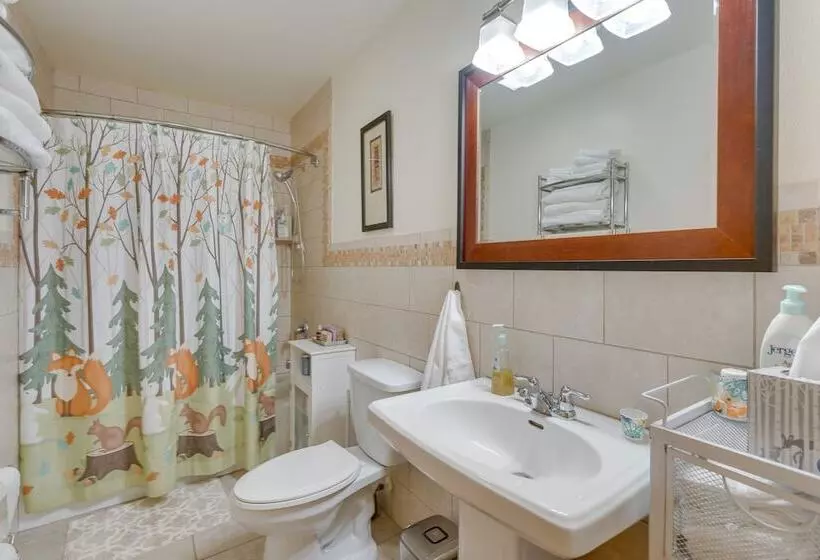 Spacious Murphy Retreat W/ Decks & Game Room!