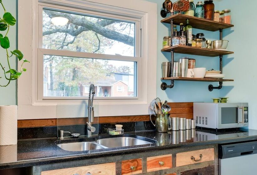 Stylish Charlotte Home W/ Smart Tv: 1 Mi To Noda!