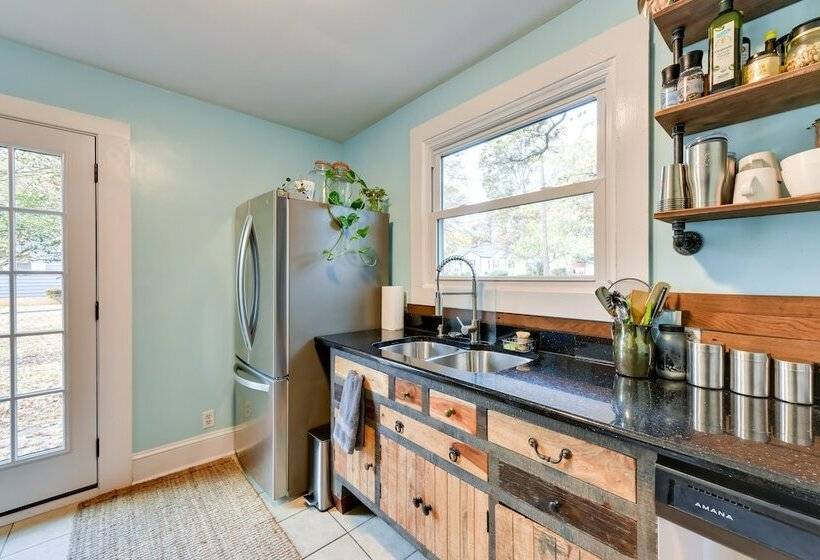 Stylish Charlotte Home W/ Smart Tv: 1 Mi To Noda!