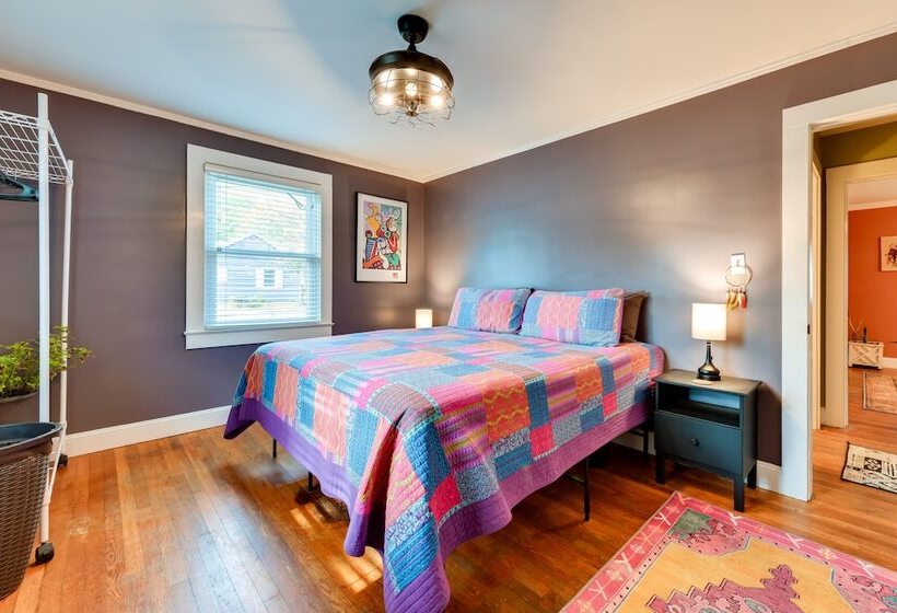 Stylish Charlotte Home W/ Smart Tv: 1 Mi To Noda!