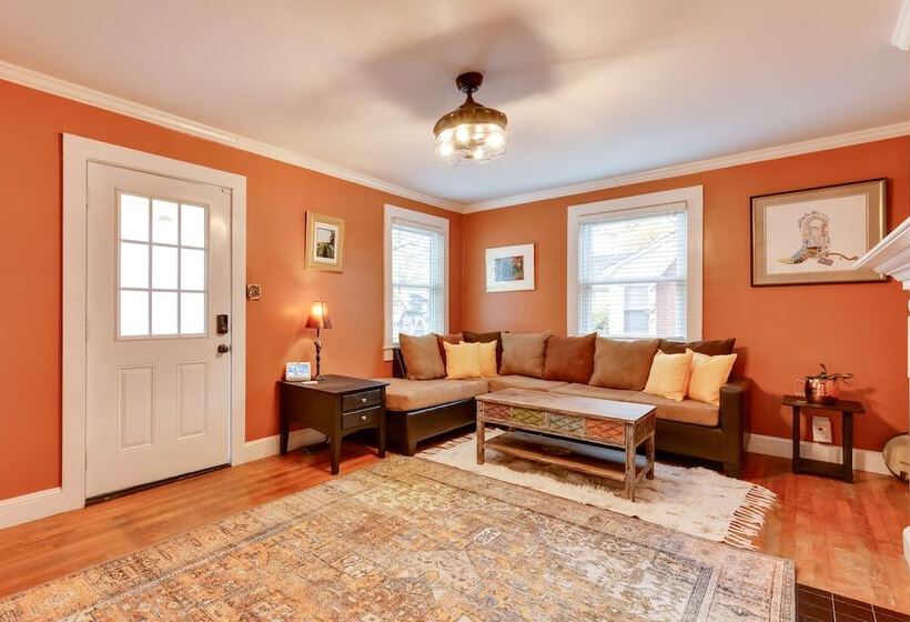 Stylish Charlotte Home W/ Smart Tv: 1 Mi To Noda!