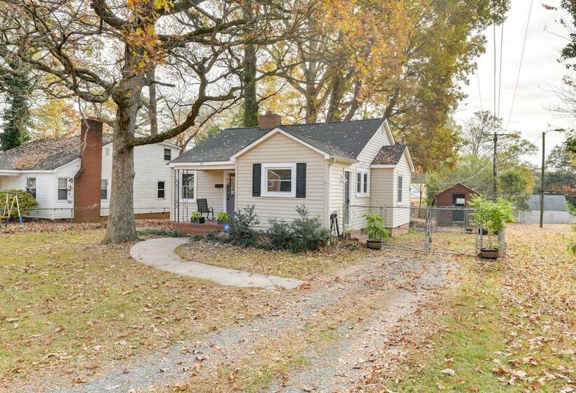 Stylish Charlotte Home W/ Smart Tv: 1 Mi To Noda!