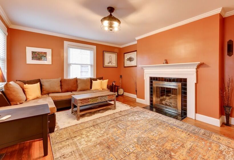 Stylish Charlotte Home W/ Smart Tv: 1 Mi To Noda!