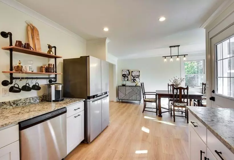 Tranquil Travelers Rest Home W/ Fire Pit!