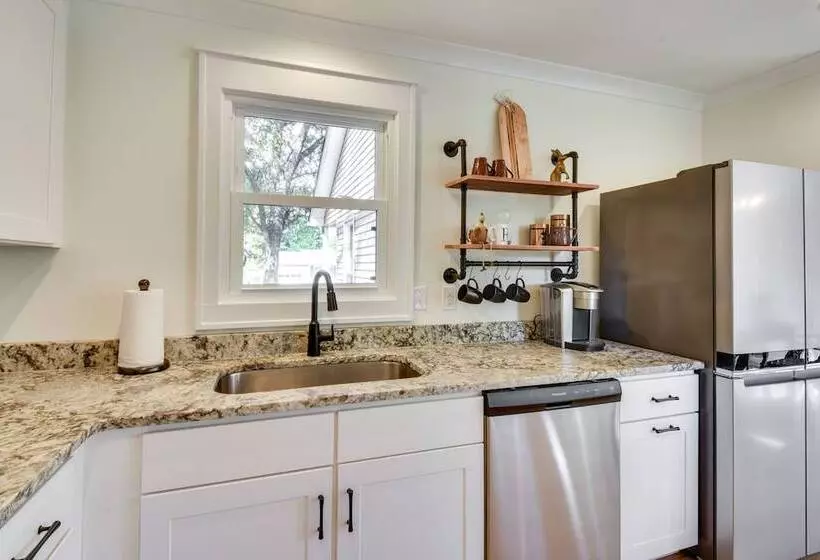 Tranquil Travelers Rest Home W/ Fire Pit!