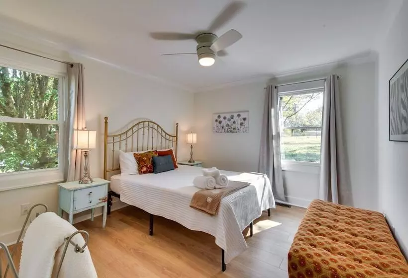 Tranquil Travelers Rest Home W/ Fire Pit!