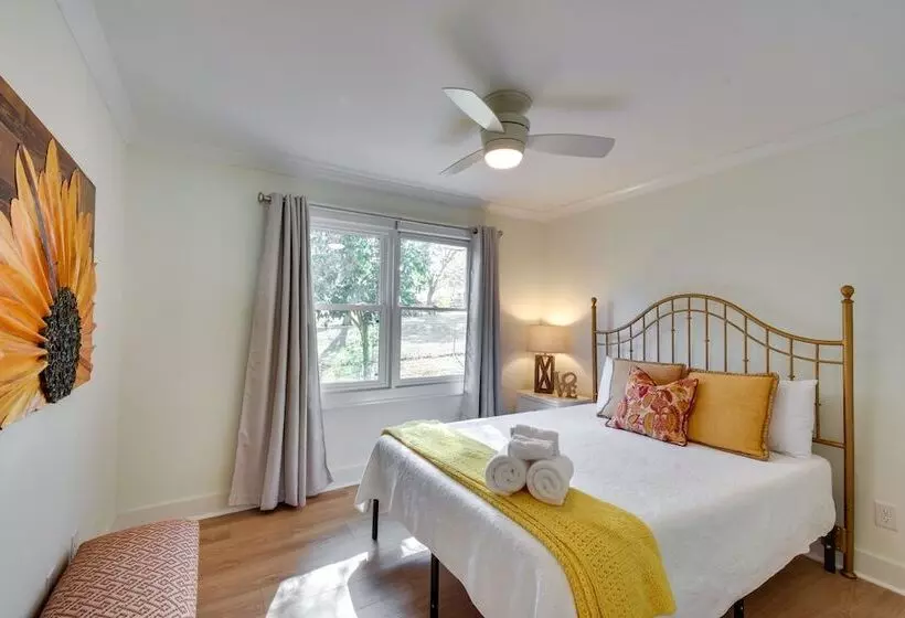 Tranquil Travelers Rest Home W/ Fire Pit!