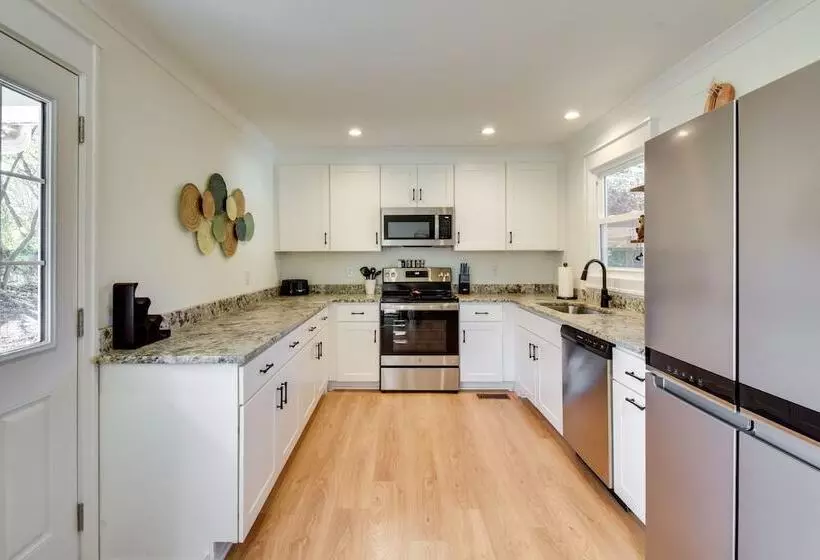 Tranquil Travelers Rest Home W/ Fire Pit!