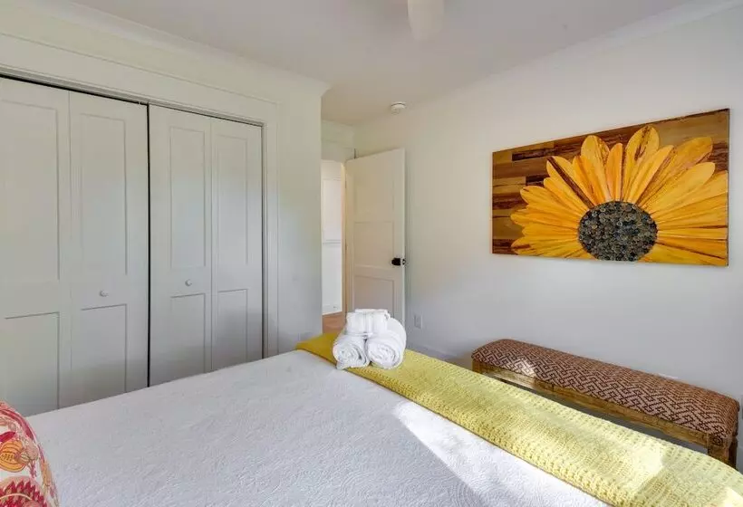 Tranquil Travelers Rest Home W/ Fire Pit!