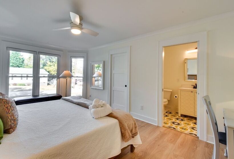 Tranquil Travelers Rest Home W/ Fire Pit!