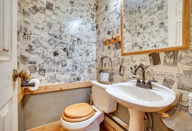 Tree Lined Mccall Cabin: Walk To Payette River!