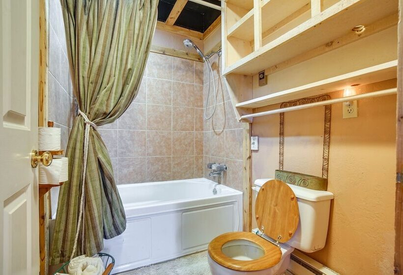 Tree Lined Mccall Cabin: Walk To Payette River!