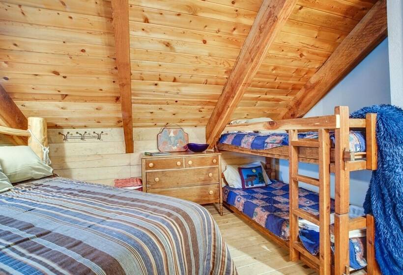 Tree Lined Mccall Cabin: Walk To Payette River!