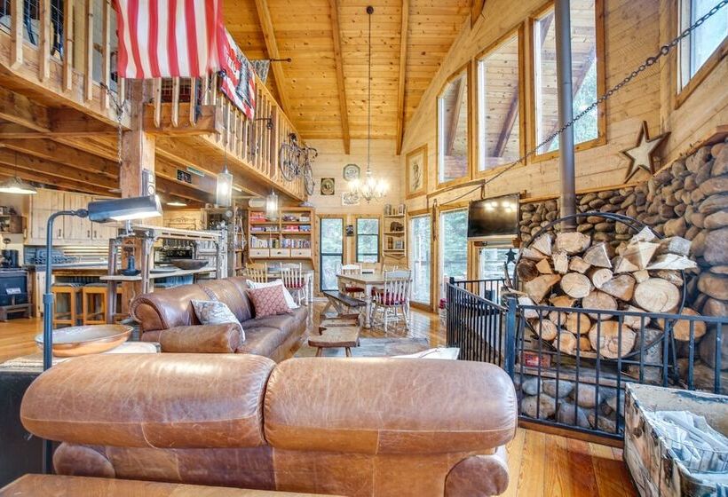 Tree Lined Mccall Cabin: Walk To Payette River!