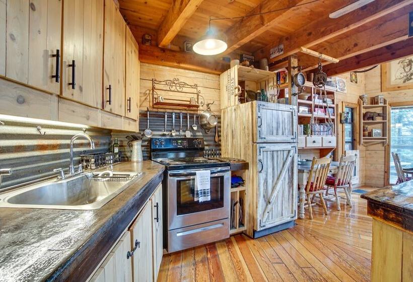 Tree Lined Mccall Cabin: Walk To Payette River!