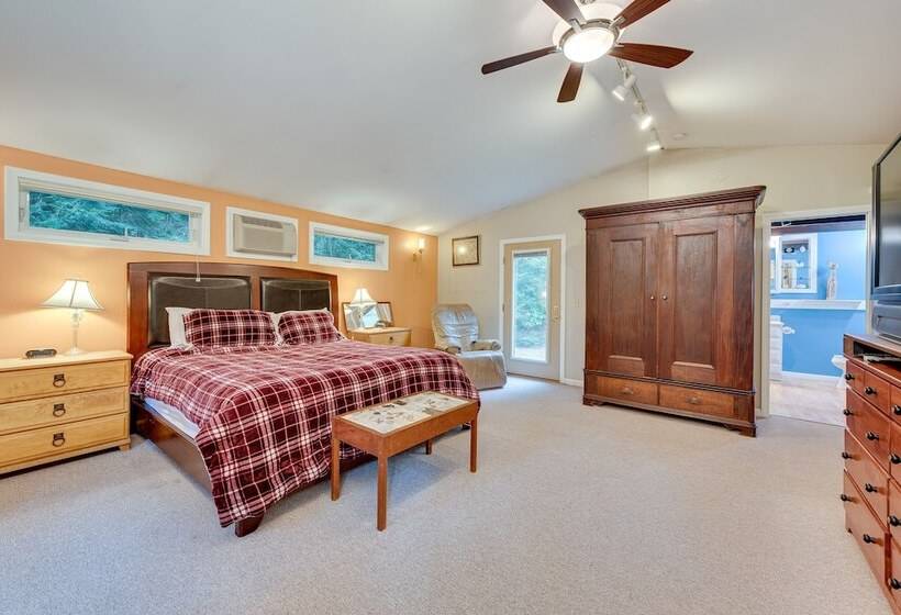 Waterfront Lake Arrowhead Cabin W/ Dock & Fire Pit