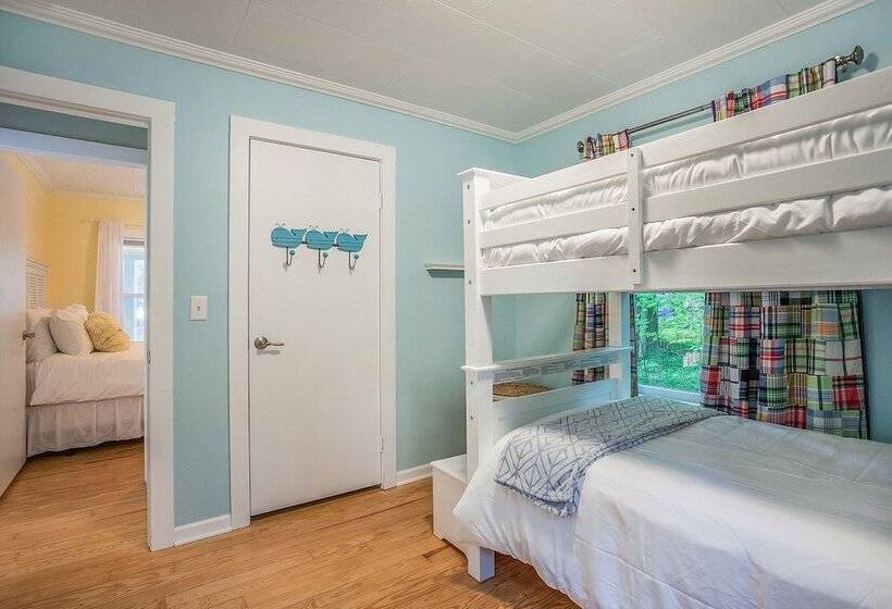 Waterfront Newaygo Cottage W/ On Site Lake Access!