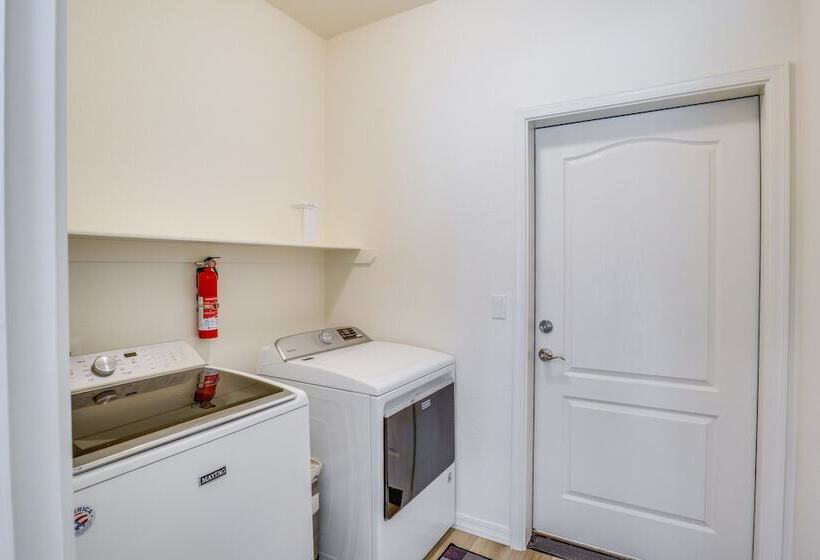 Bullhead City Home: Central A/c + Pool Access