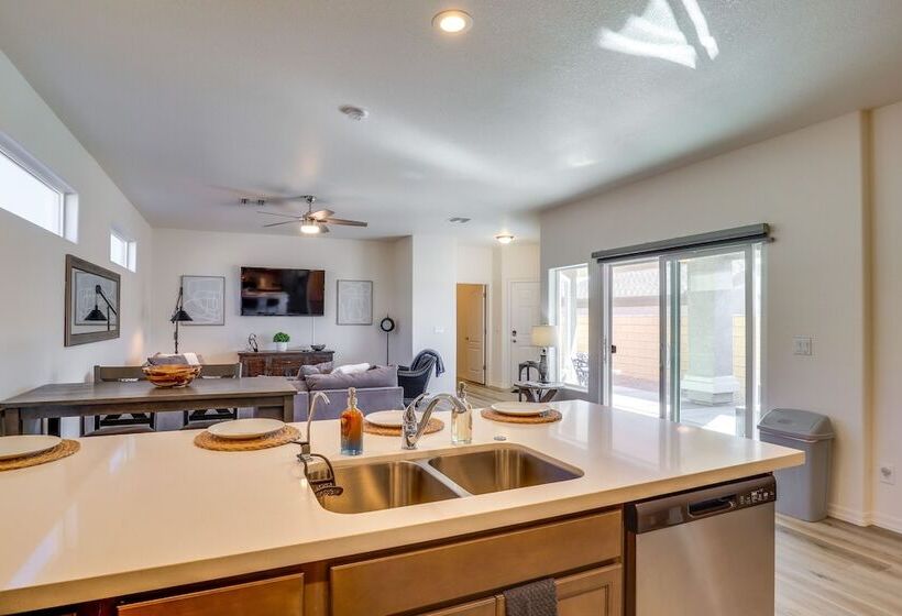 Bullhead City Home: Central A/c + Pool Access